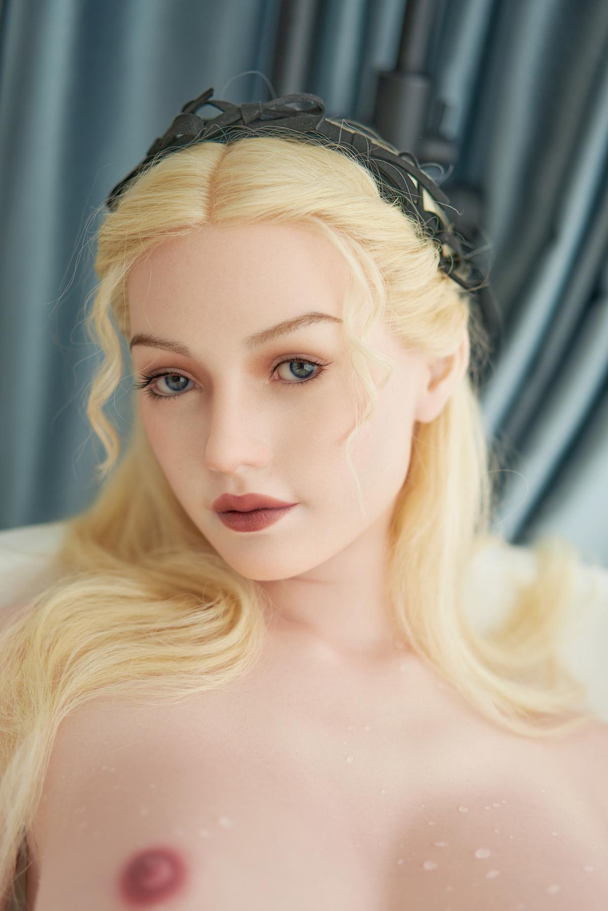 Blonde Silikon Sexpuppe Marilyn