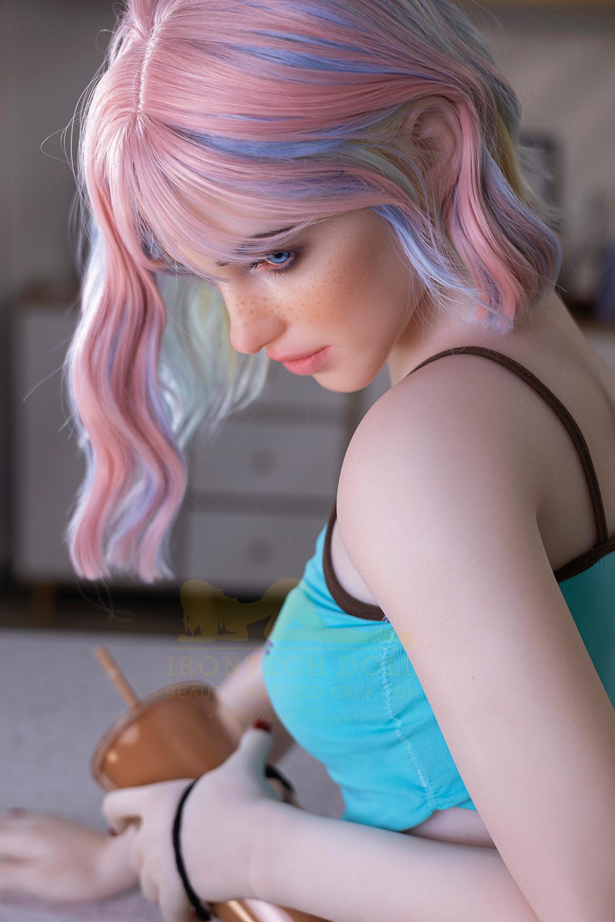 Silikon Sexpuppe Giggi | Sexdoll mit pinken Haaren 