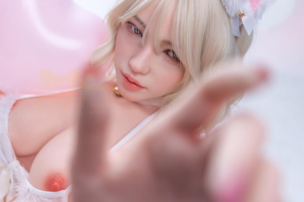 Silikon Sexpuppe Bella | Asiatische Blonde Sexdoll