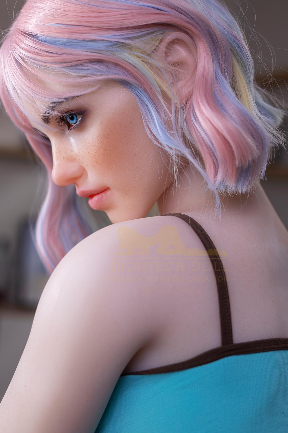 Silikon Sexpuppe Giggi | Sexdoll mit pinken Haaren 